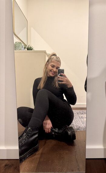 Full leaked Lenaislazy private onlyfans photo