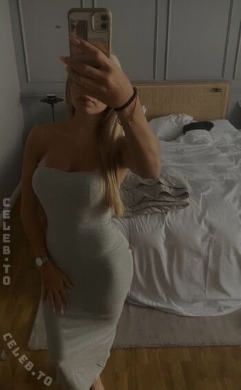 Full leaked Leni sfh private onlyfans photo