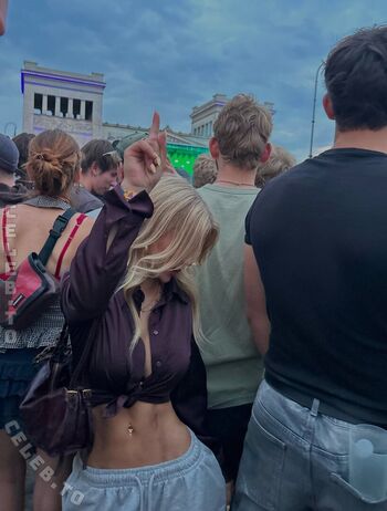 Full leaked Leni zkm private photo