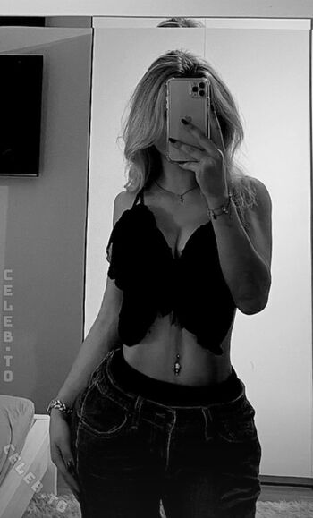 Full leaked Leni zkm private photo