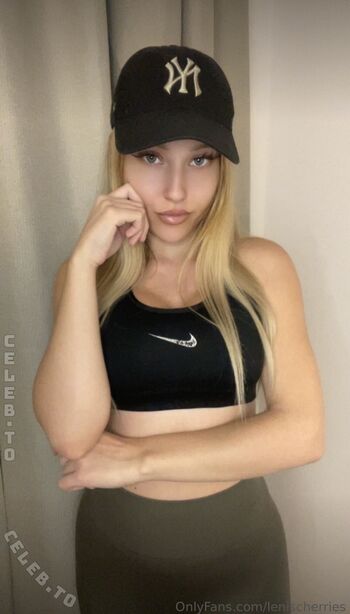 Full leaked Lenischerries private photo