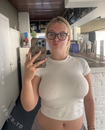 Full leaked Leonieblondiii private photo