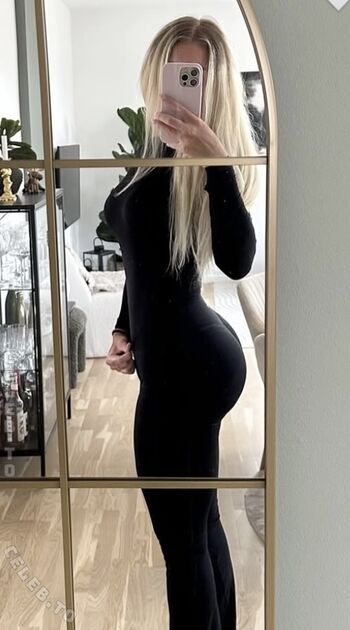 Full leaked Leoniesia private photo