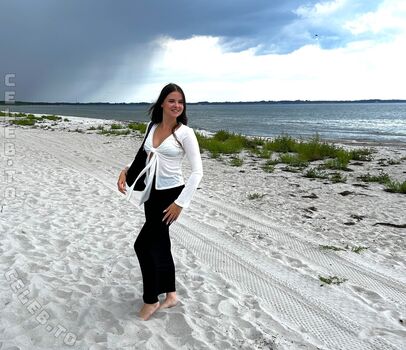 Full leaked Leonih page private onlyfans photo