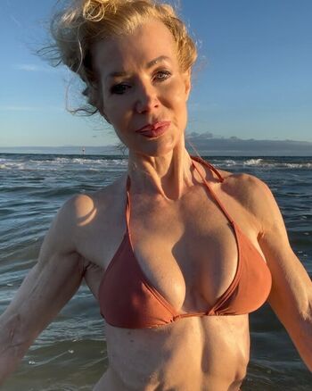 Full leaked Lesley maxwell private photo