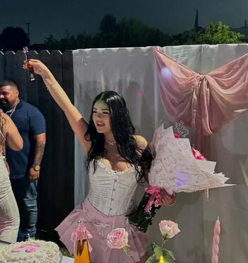 Full leaked Leslyahdz private onlyfans photo