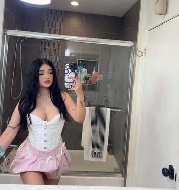 Full leaked Leslyahdz private onlyfans photo