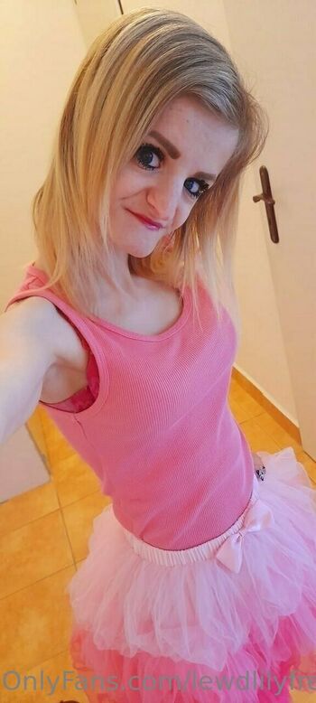 Full leaked Lewdlilyfree private photo