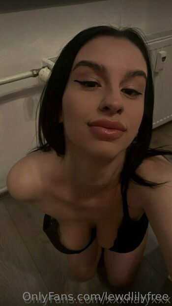 Full leaked Lewdlilyfree private photo