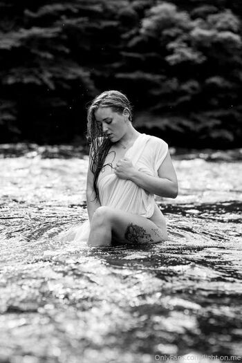 Full leaked Light on me vip private onlyfans photo