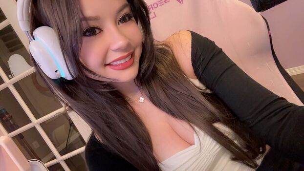 Full leaked Lilchiipmunk page private onlyfans photo