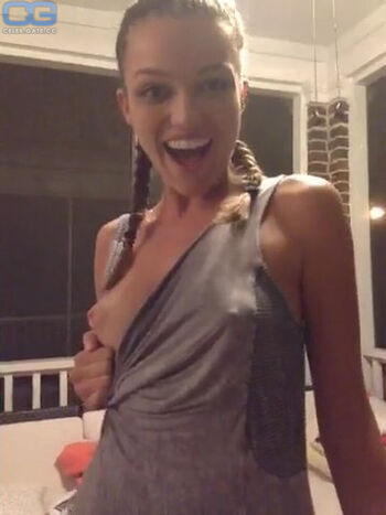 Full leaked Lili simmons private photo