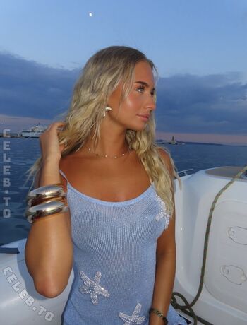 Full leaked Lilia batten private photo