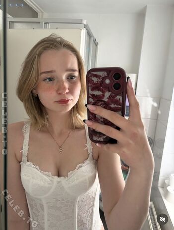 Full leaked Lilly private photo