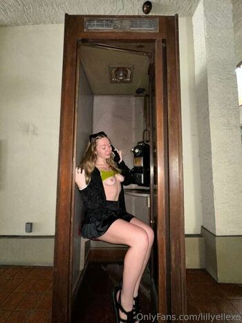 Full leaked Lillyellexo private photo