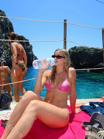 Full leaked Lily bowman private photo
