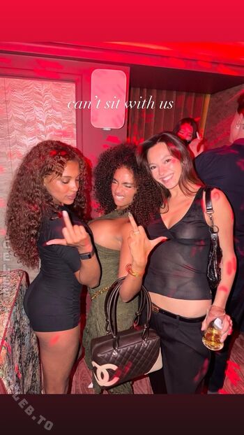 Full leaked Lily chee page private onlyfans photo