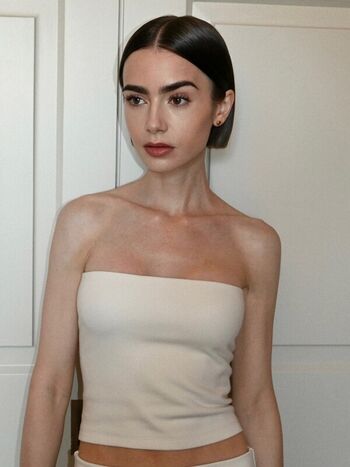 Full leaked Lily collins private photo