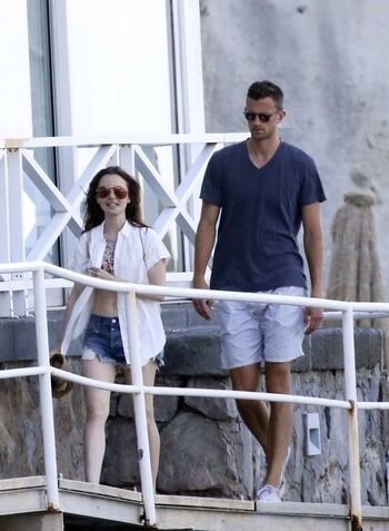 Full leaked Lily collins private photo
