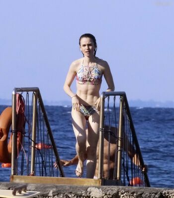 Full leaked Lily collins private photo