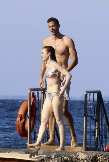 Full leaked Lily collins private photo
