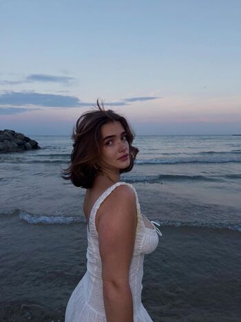 Full leaked Lily eagla private photo