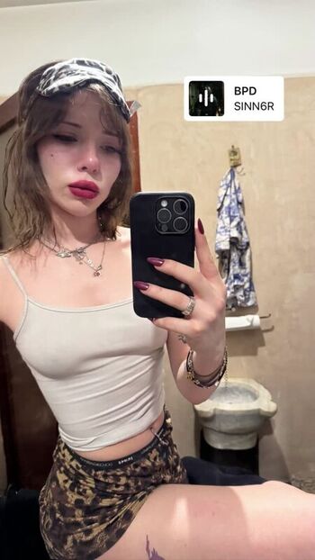 Full leaked Lily hawker private photo