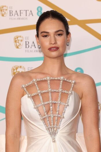 Full leaked Lily james private photo