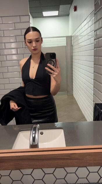Full leaked Lilygrov private photo