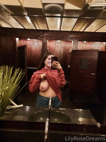 Full leaked Lilyrose private photo