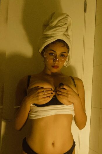 Full leaked Linapvuwu private onlyfans photo