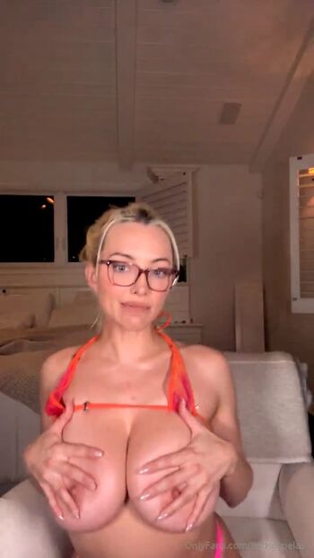 Full leaked Lindsey pelas  page private onlyfans photo