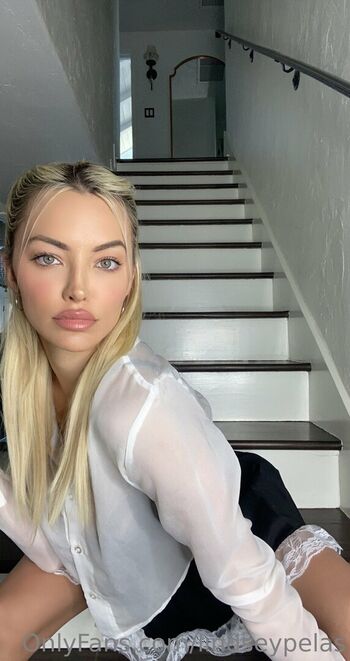 Full leaked Lindsey pelas private photo