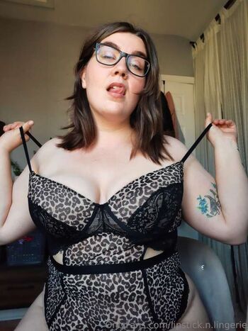 Full leaked Lipstick n lingerie page private onlyfans photo