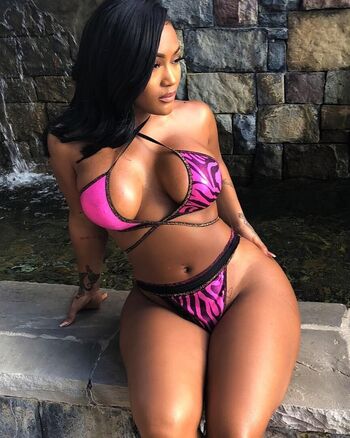 Full leaked Liragalore private onlyfans photo