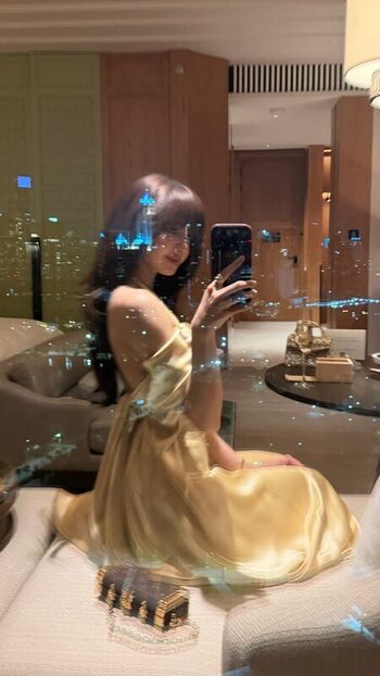 Full leaked Lisa blackpink private photo