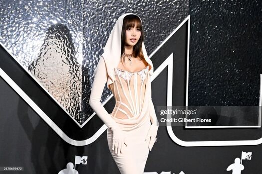 Full leaked Lisa blackpink private photo
