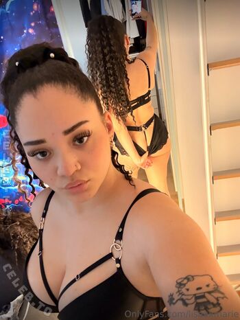 Full leaked Lisaaxmarie private onlyfans photo