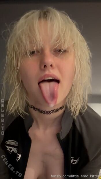 Full leaked Little emo kitten page private photo