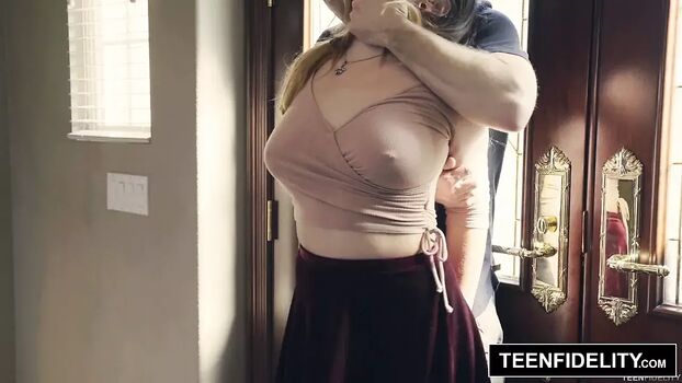 Full leaked Littlemisshannah private photo