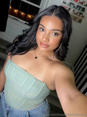 Full leaked Livewellwithkendal page private photo