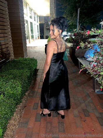 Full leaked Livewellwithkendal page private photo