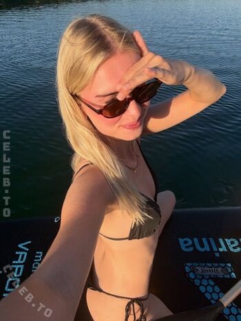 Full leaked Livingwithleenaa private photo