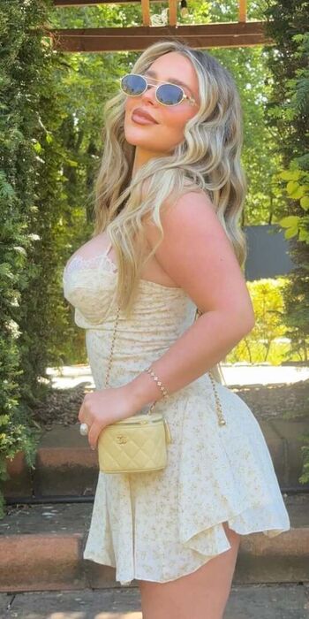 Full leaked Livvyroberts private onlyfans photo