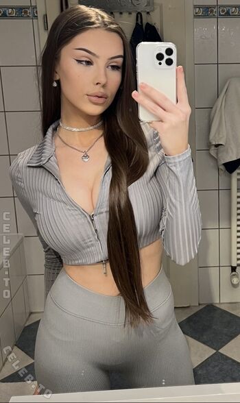 Full leaked Lizezki private photo