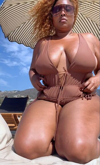 Full leaked Lizzo private photo