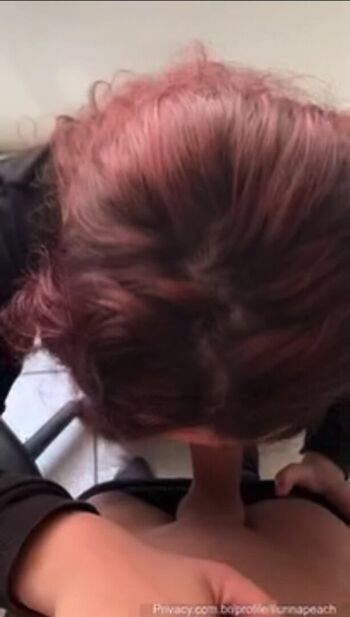 Full leaked Llunapeach private onlyfans photo