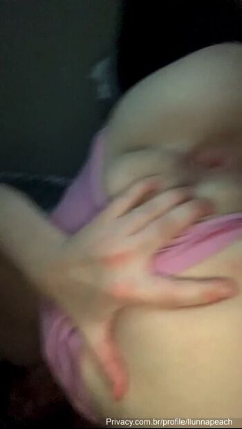 Full leaked Llunapeach private onlyfans photo