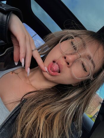 Full leaked Lluvfifii private photo