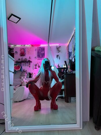 Full leaked Lofipeach cos page private photo